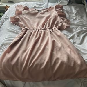 Light pink women’s XL dress, worn once or twice, great condition